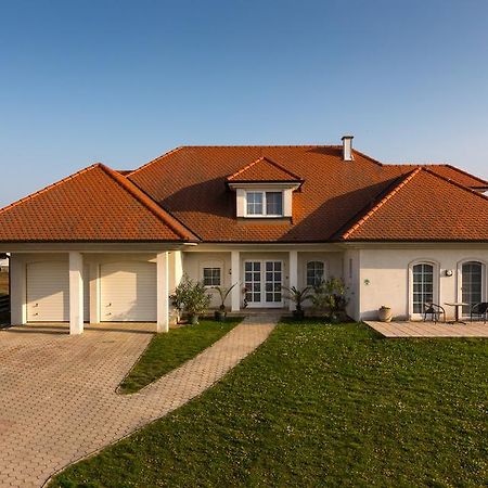 Gästehaus Wutschitz Antau Exterior foto