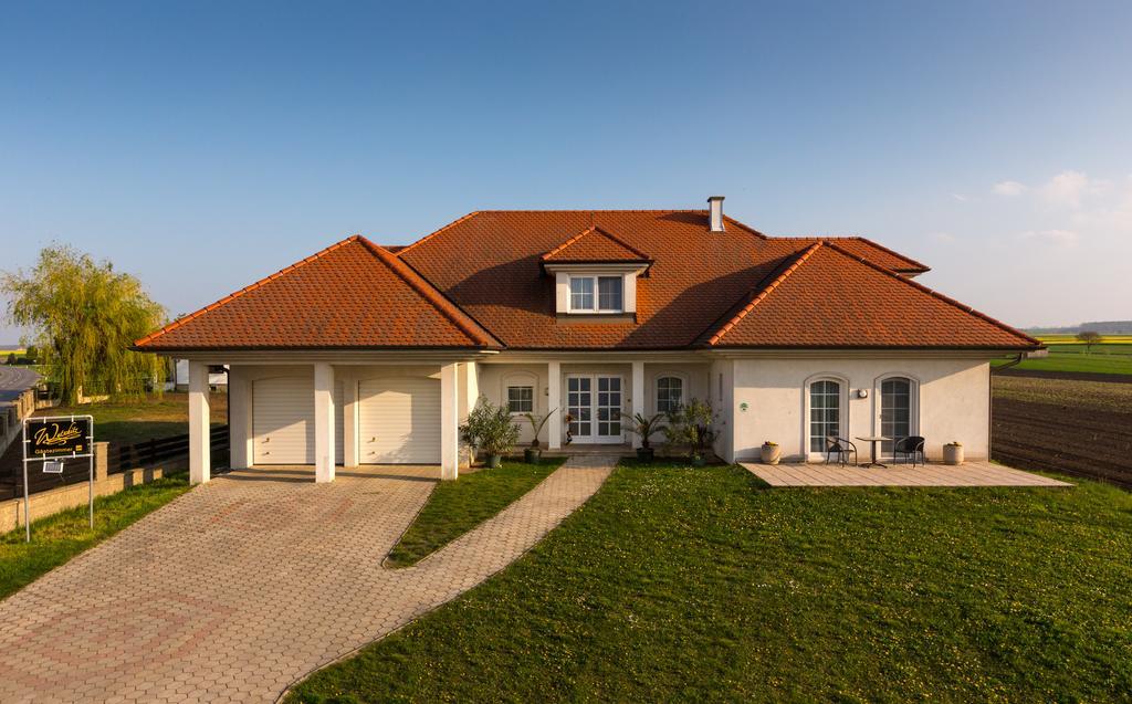 Gästehaus Wutschitz Antau Exterior foto